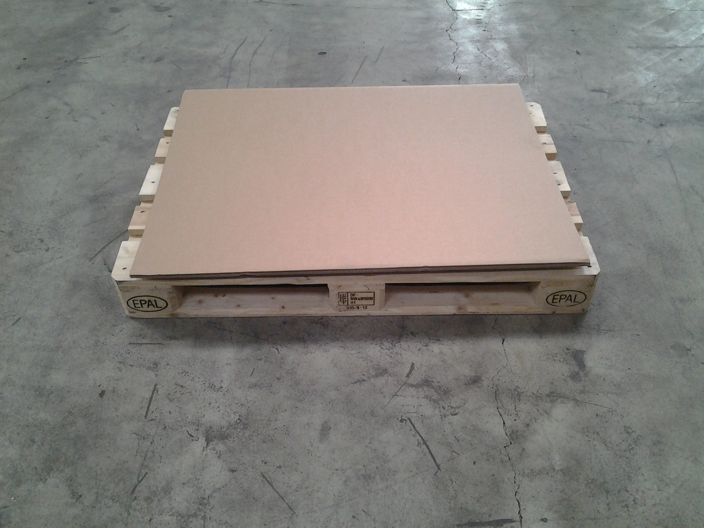 Format 1105 x 865 mm W4