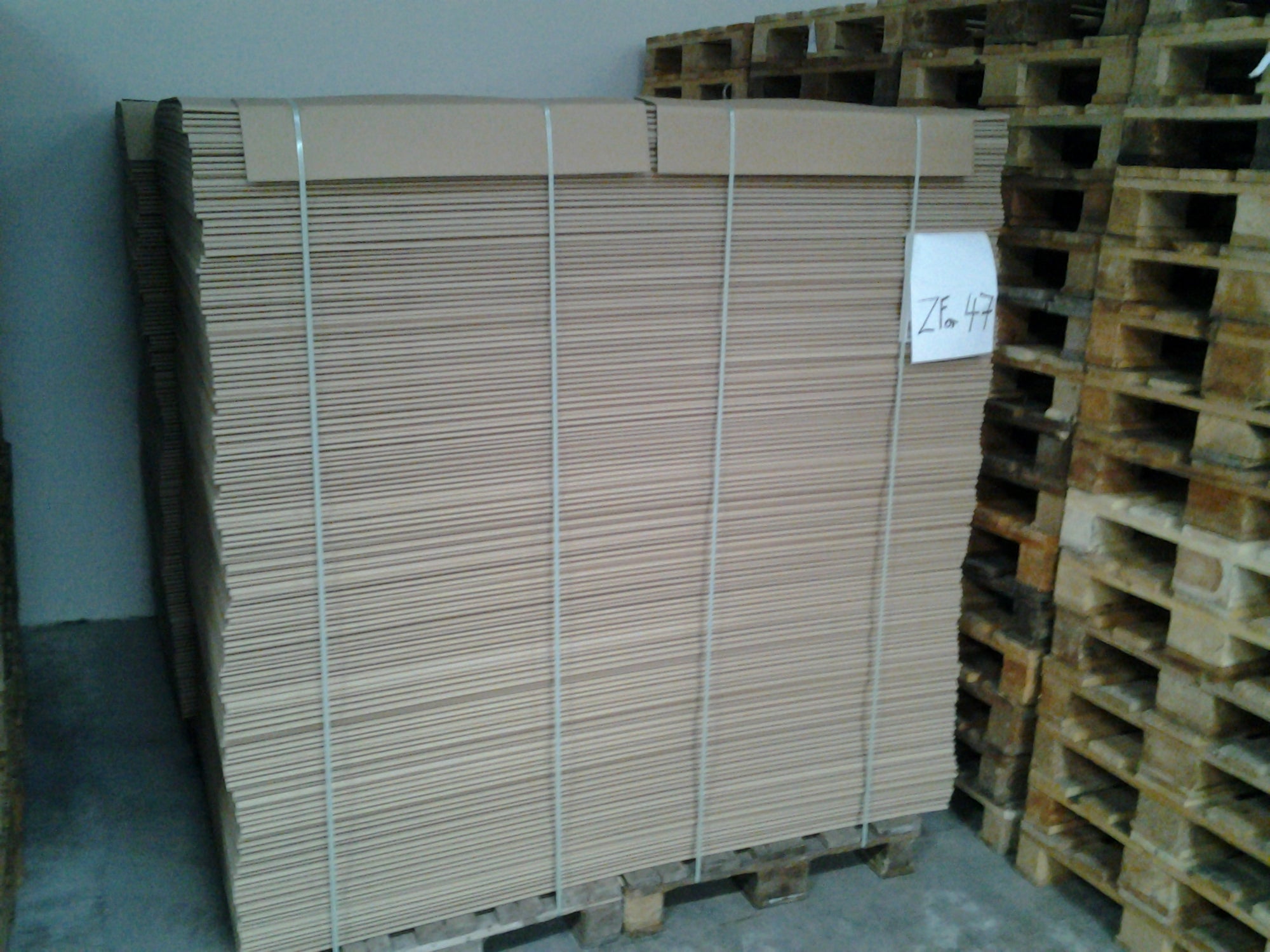 Endlos-Wellpappe 1700 mm x 512,9 m W2
