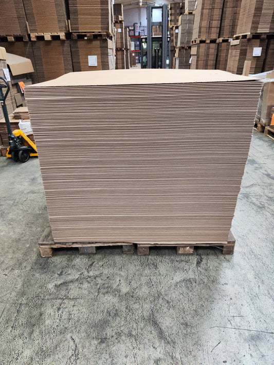 Endlos-Wellpappe 1400 mm x 499 m W2