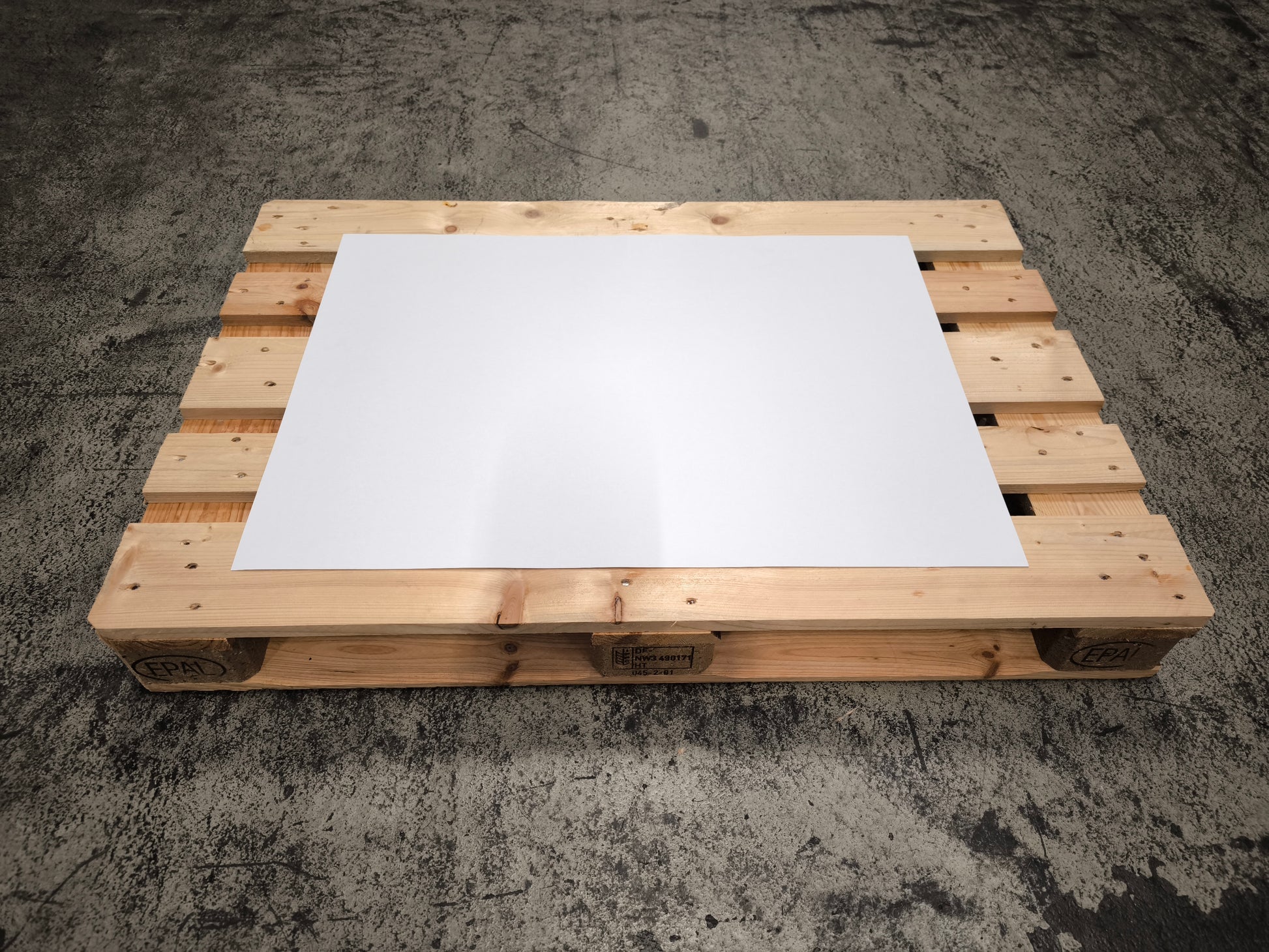 Format 880 x 630 mm Vollpappe